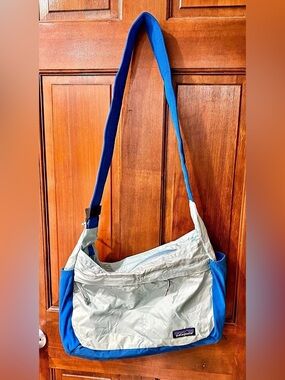Patagonia Atom Sling 8L Blue & Green Shoulder Bag